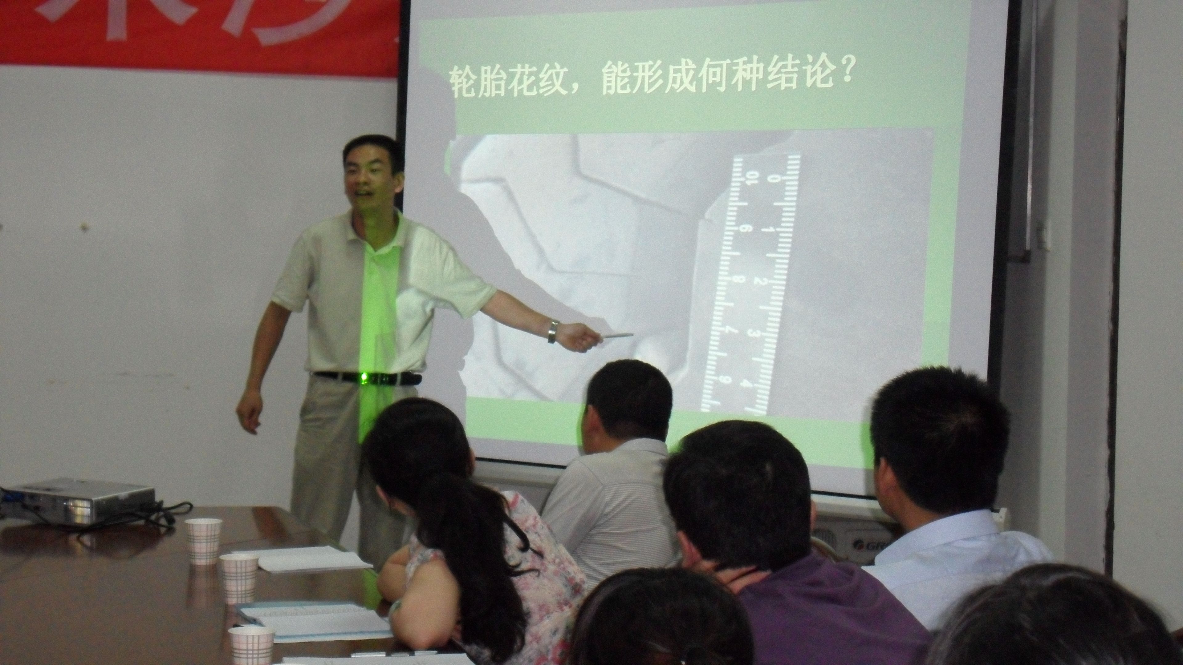 98堂
中南侦查学社创社大会暨第一届侦查学术沙龙拉开帷幕