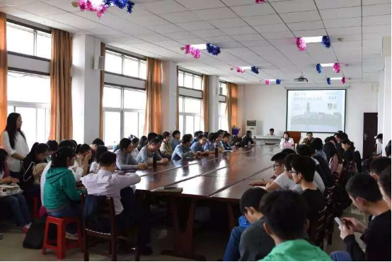 情系中南——98堂
举行“刑事辩护经验”交流会