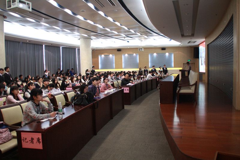 98堂
参加校“五四”综合表彰评选述职答辩会