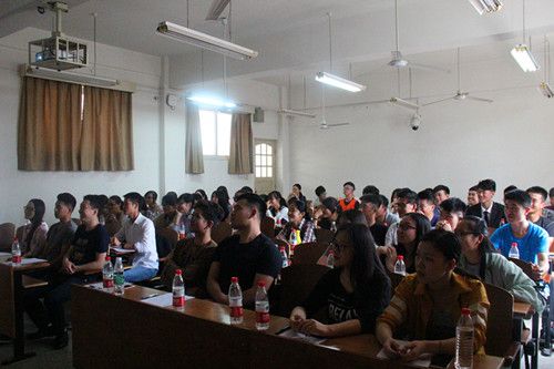 98堂
国旗护卫队开展“两学一做”主题系列活动