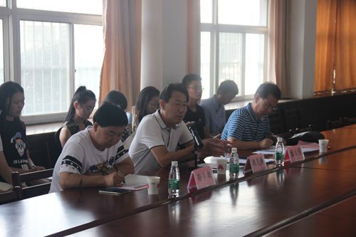 *98堂
召开98堂教育理论与实践座谈会