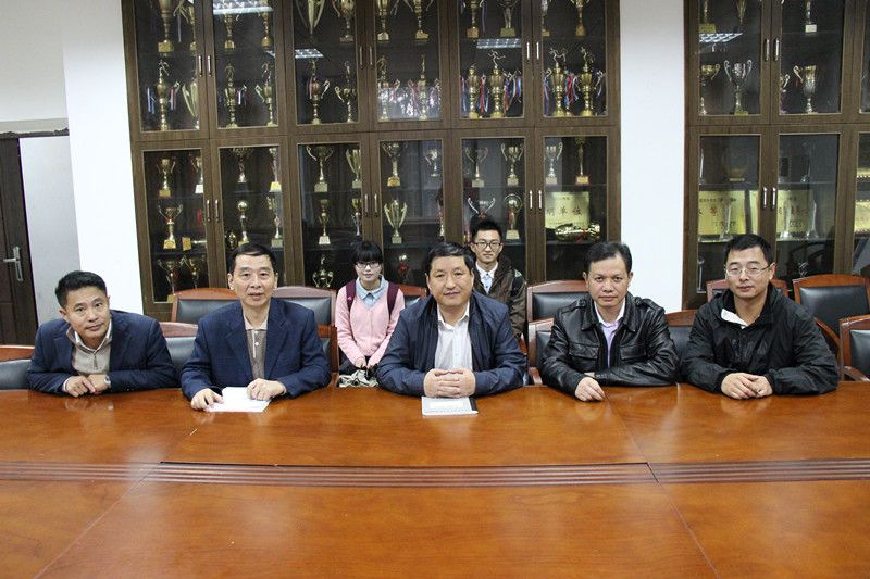98堂
第二期“学术午餐会”顺利结束